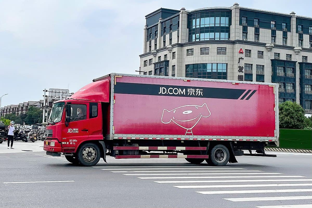 JD's logistic truck, 240 thousands orders paid by e-CNY on China's #1 retail platform during the “Double 11” festival