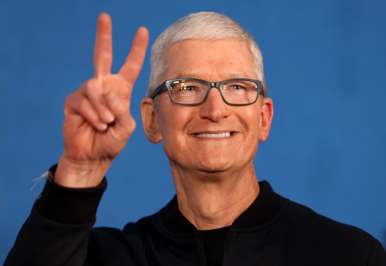 Tim Cook | Apple CEO Tim Cook chooses AR tech over the metaverse | apple tim cook, apple augmented reality, apple ar glasses