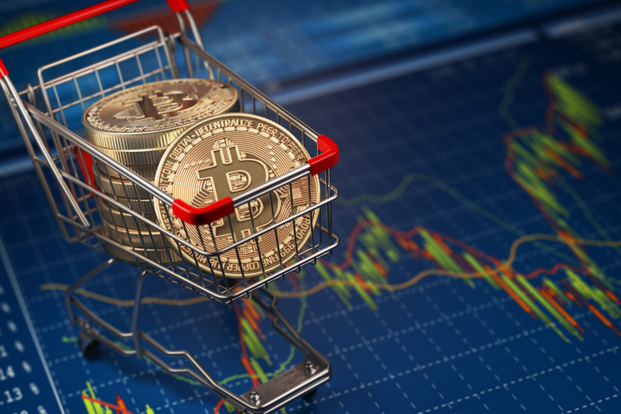 Bitcoin in a cart | Bitcoin holds above US$28,000, Ether moves higher, XRP surges, U.S. equities rally | Market, BTC - Bitcoin, ETH -Ethereum, XRP, Federal Reserve