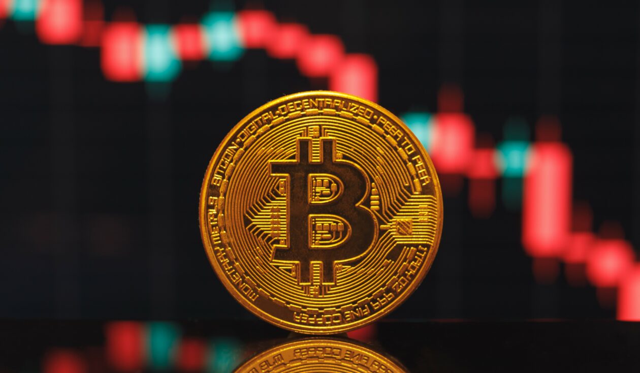 Bitcoin on downward chart | Bitcoin falls to near US$28,000, Ether drops, U.S. equities slide on rate hike worries | Markets, BTC - Bitcoin, ETH - Ethereum, Coinbase, Federal Reserve