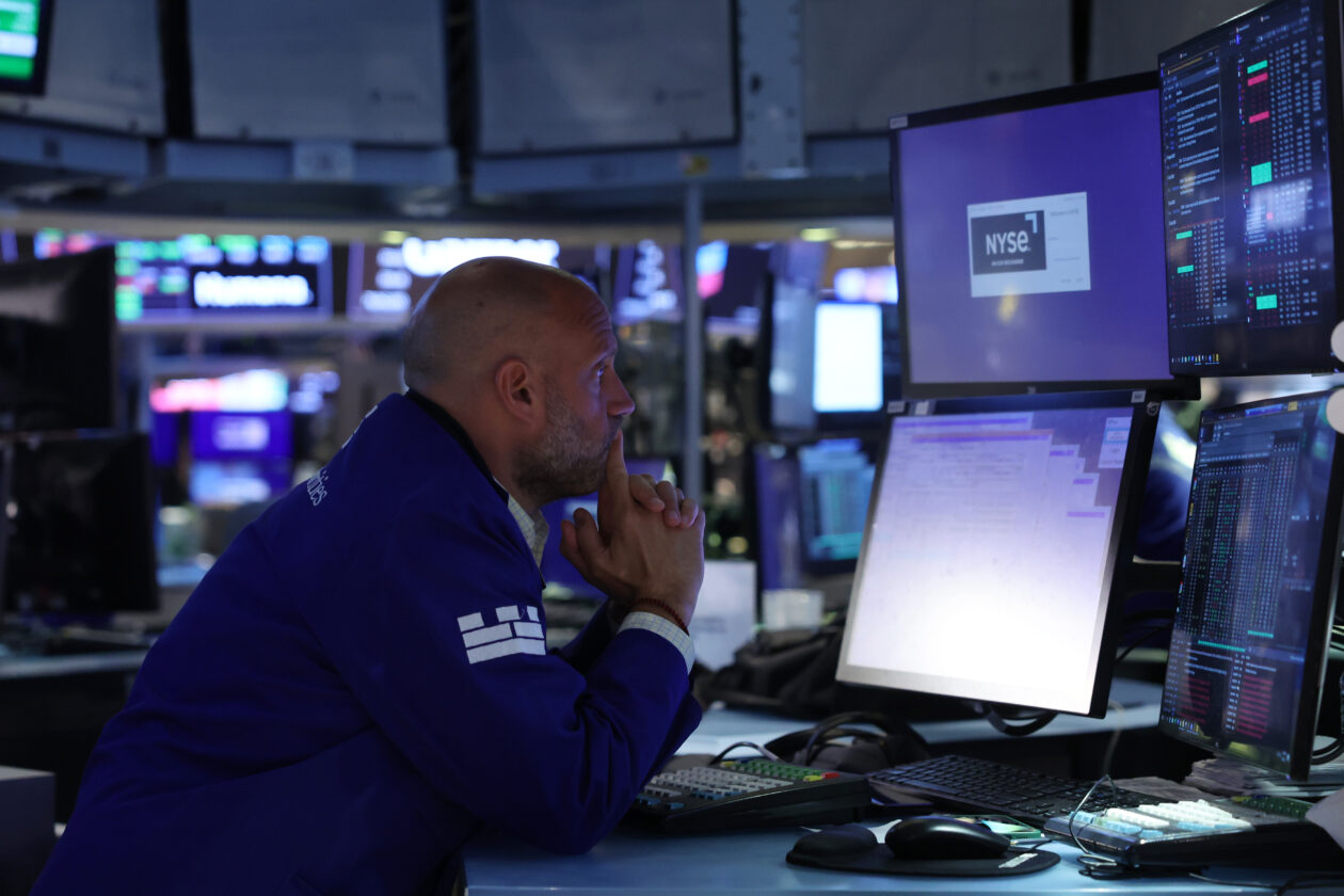 Bitcoin, Ether dip amid low volatility; Solana gains 2 GettyImages 1588215007